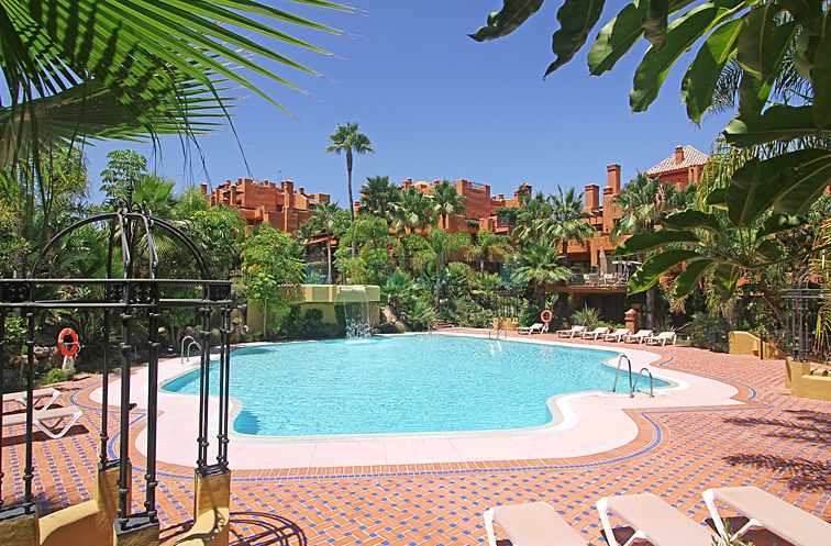 Amazing second floor penthouse for sale in Marbella Golden Mile, Costa del Sol