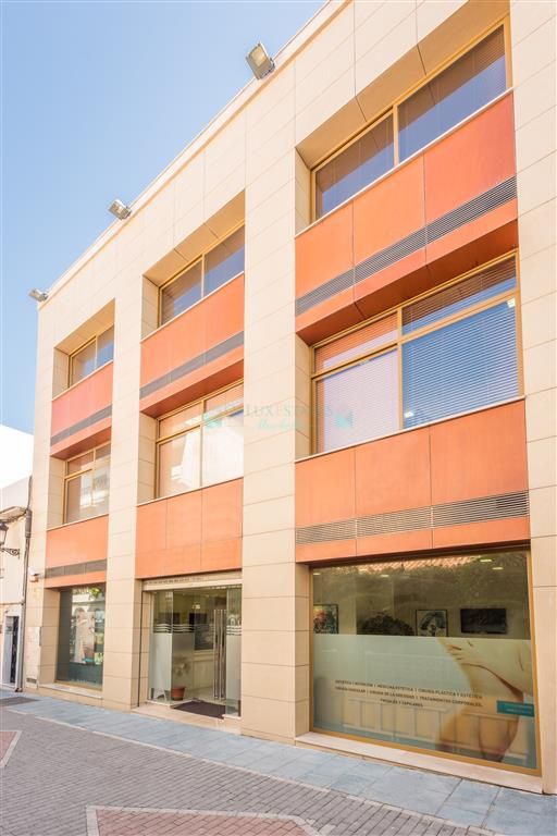 3 floor building for sale in the center of San Pedro Alcantara, Costa del Sol