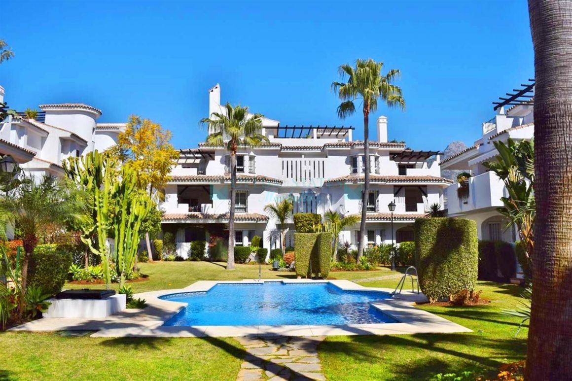 Stylish recently renovated apartment in a secure and quiet urbanization