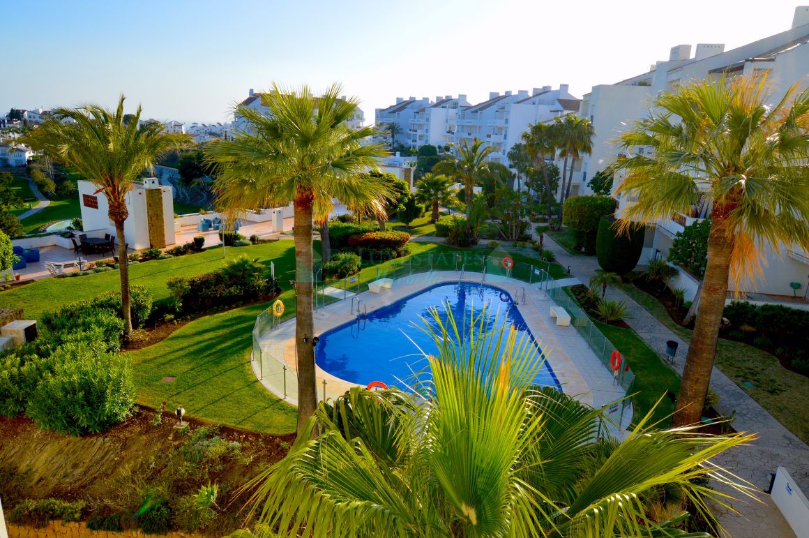 Wonderful duplex penthouse with amazing views of the sea, golf and mountains