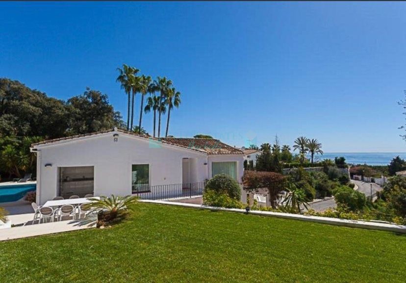 Villa for sale in El Rosario, Marbella
