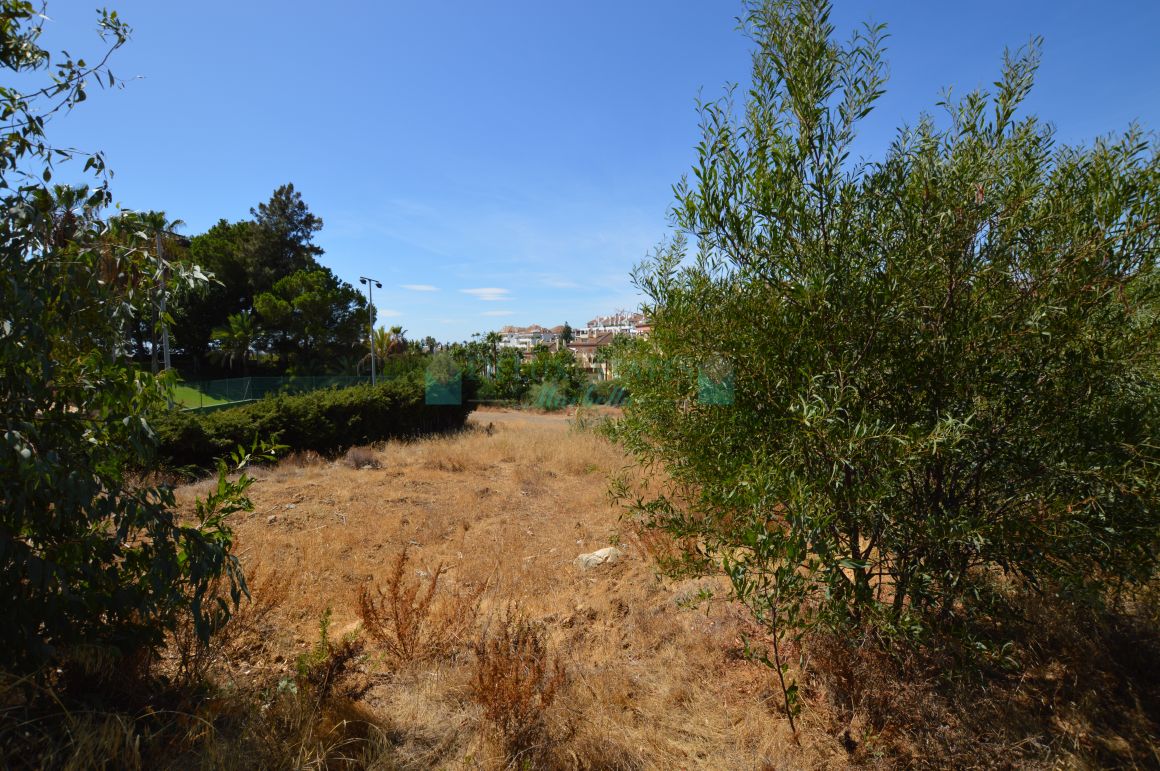 Plot with full planning and building licence on the Golden Mile located in Las Lomas de Marbella