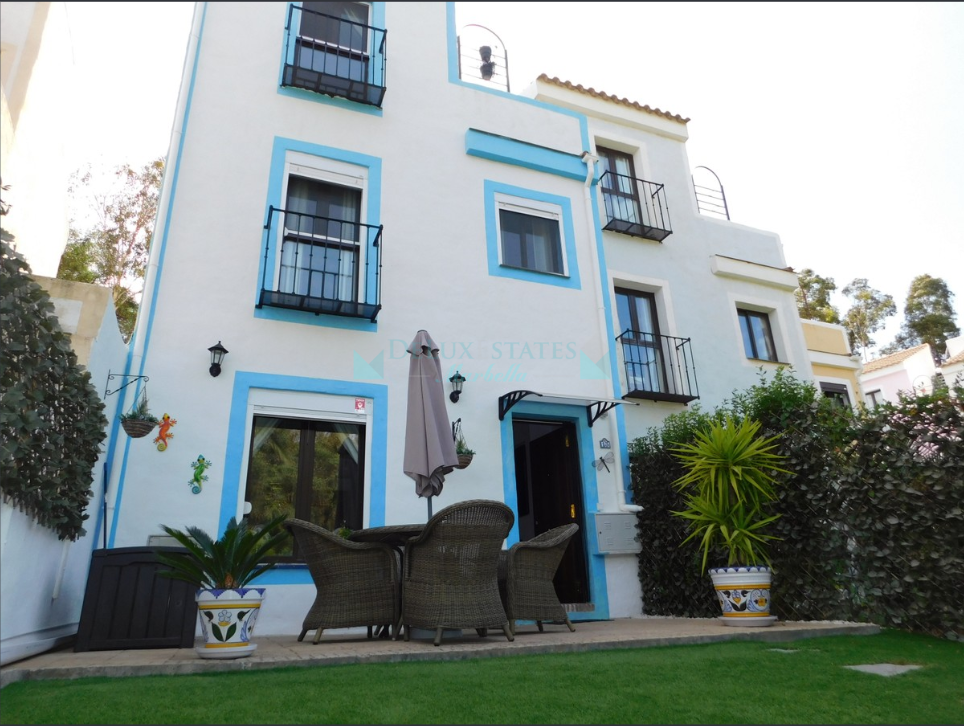 Great location townhouse in Casares beach