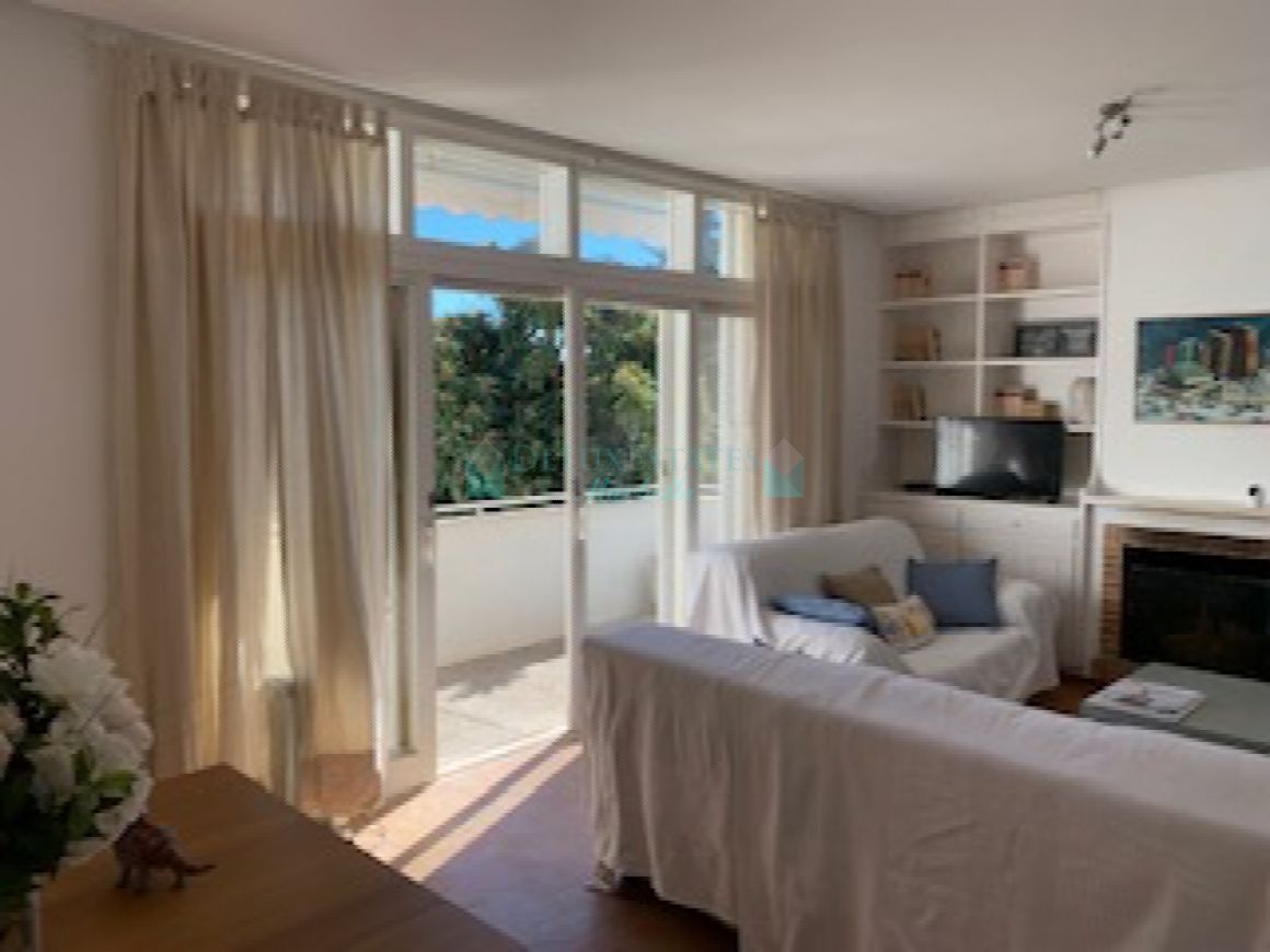 Luminoso apartamento en la urbanización más cercana al mar en Sotogrande Alto