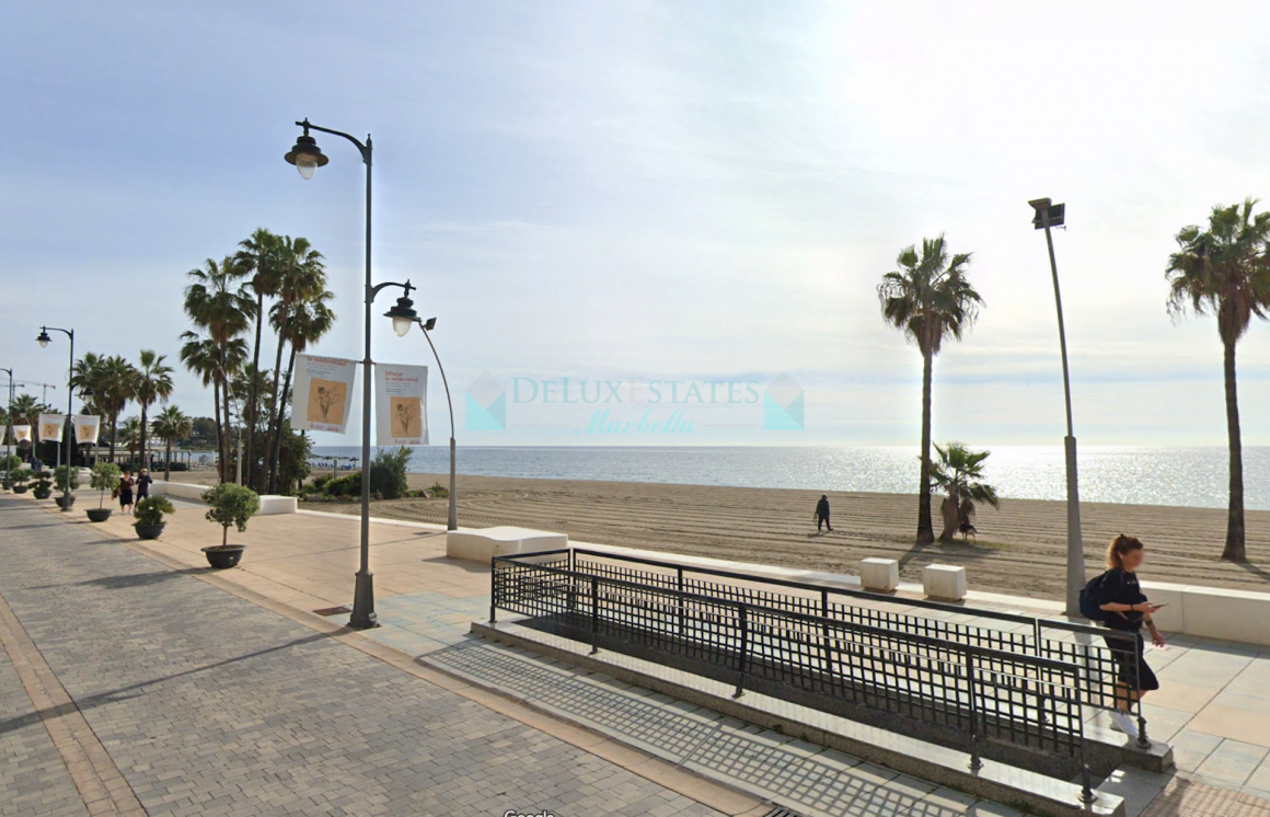 Beachfront Cocktail Bar for TRANSFER in Estepona