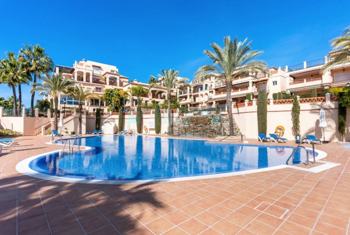 Luxury frontline golf apartment in Marques de Atalaya (Estepona)