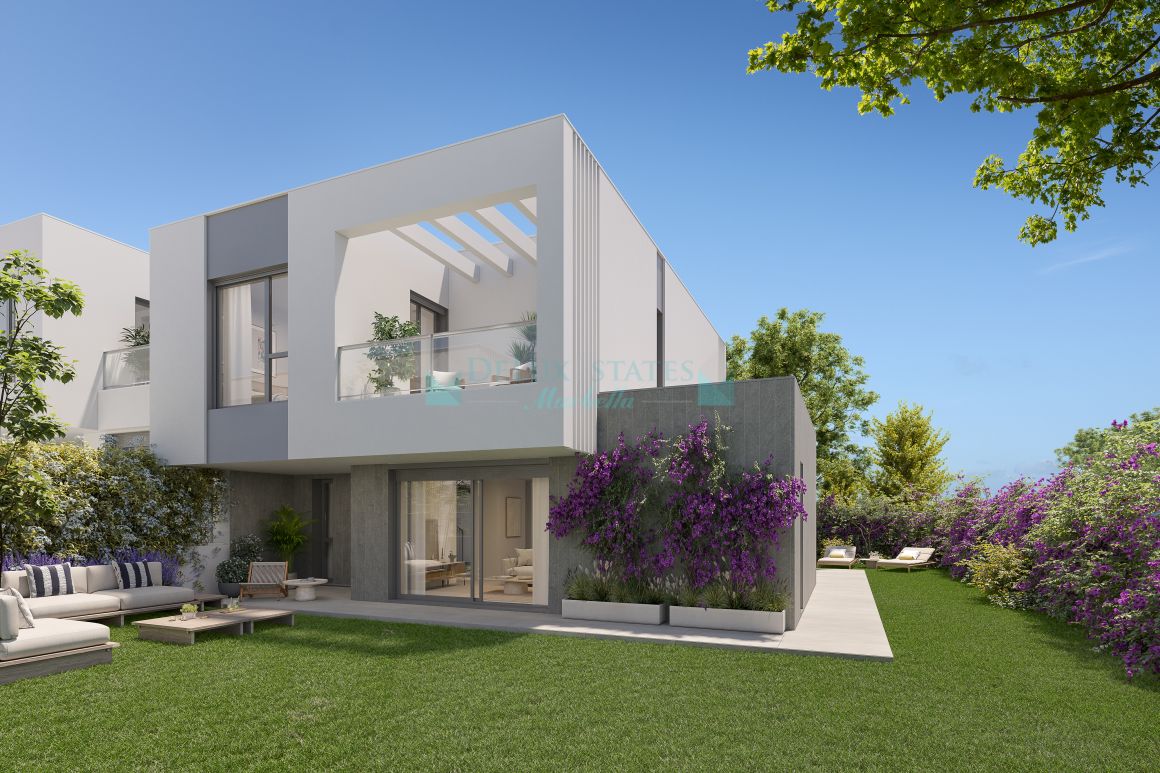  Casas adosadas de nueva construcción en Elviria playa, Marbella