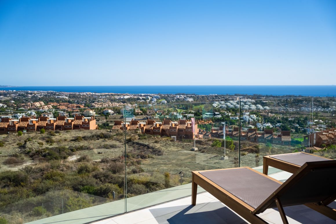 MOVE IN NOW! Enjoy PANORAMIC SEA VIEWS views and nature