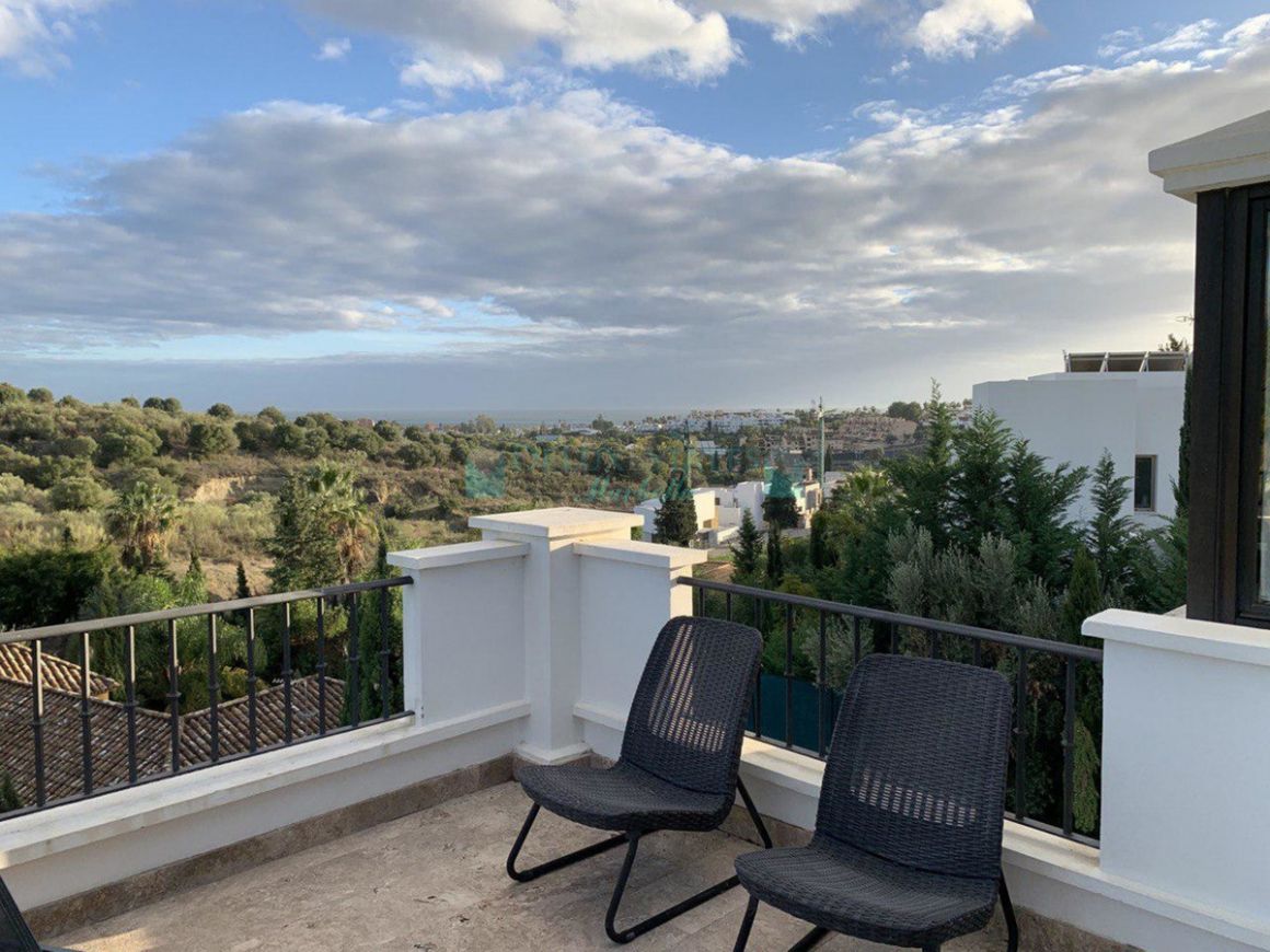 Villa for rent in Bel Air, Estepona