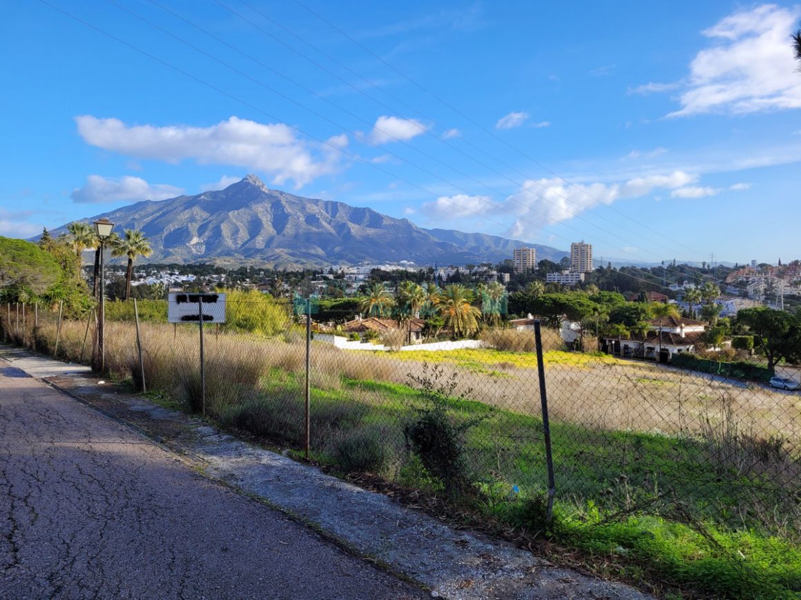 Residential Plot for sale in Nueva Andalucia