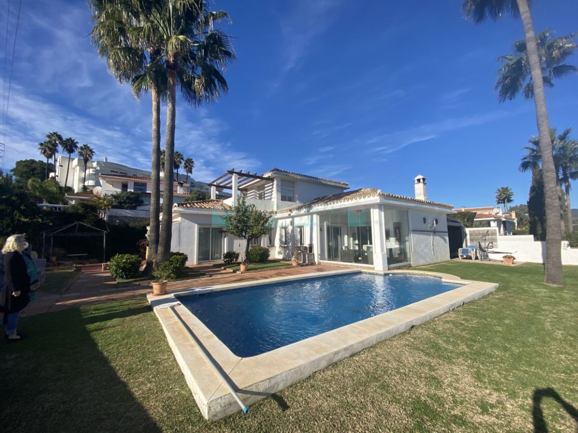 Villa for sale in Estepona