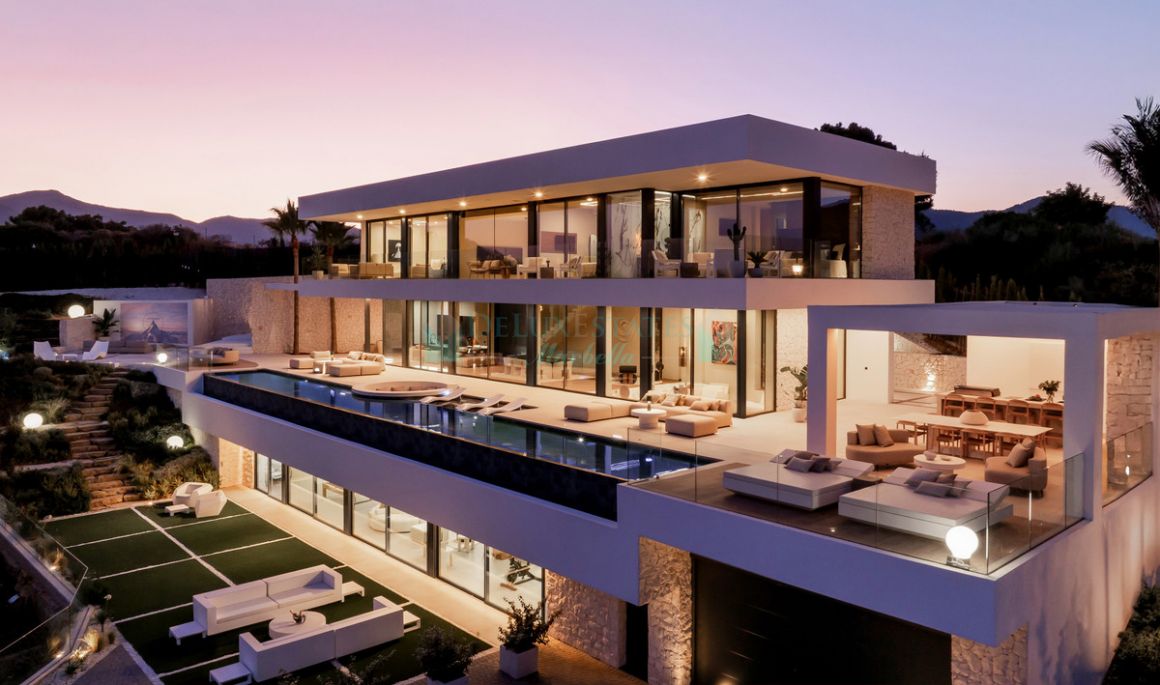 Villa for sale in Benahavis