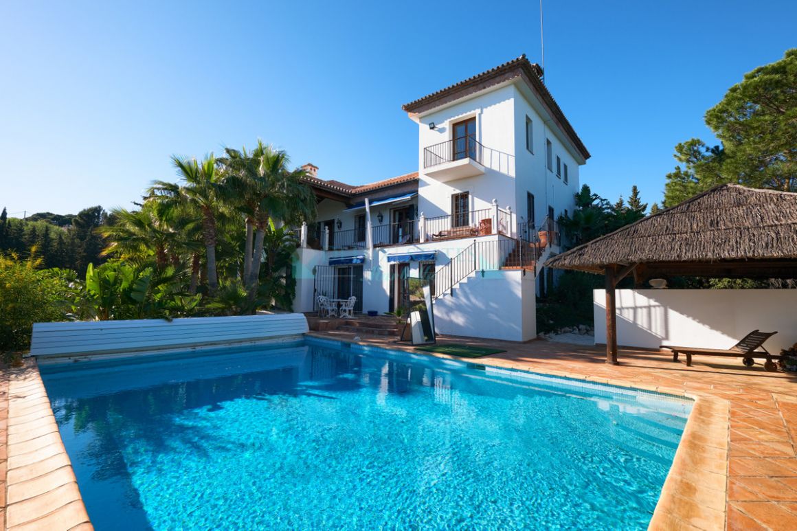 Finca for sale in Estepona
