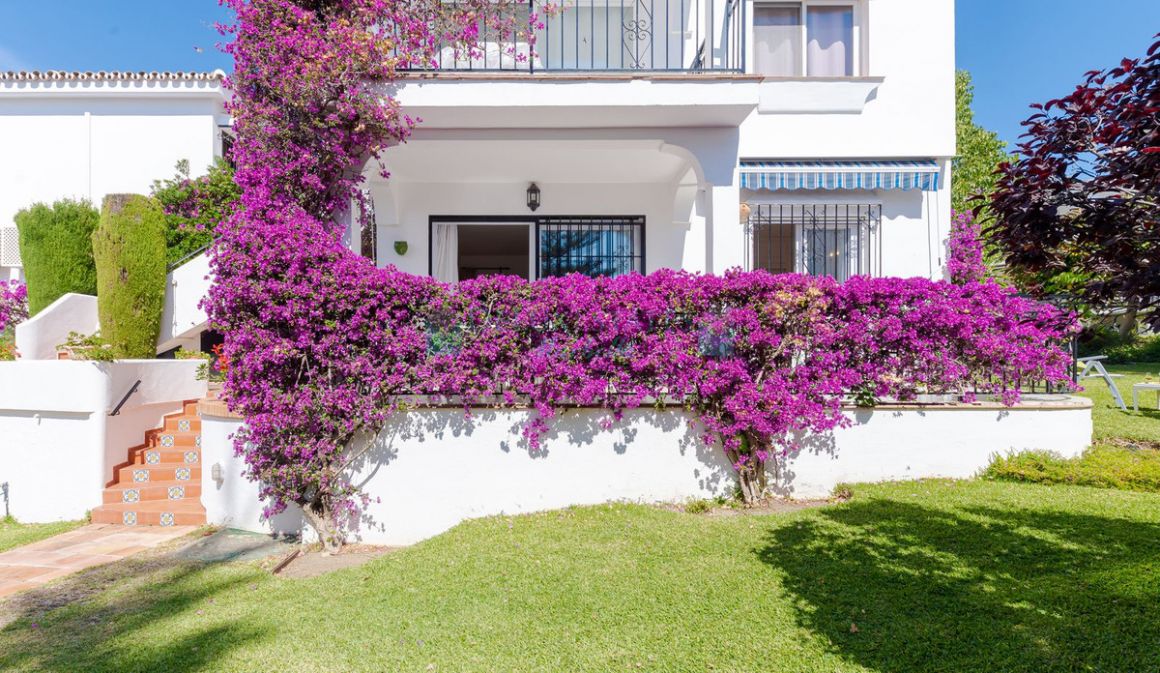 Apartamento Planta Baja en venta en  El Paraiso, Estepona