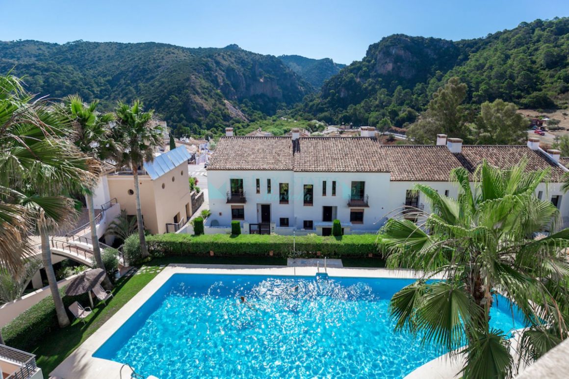 Town House for rent in Benahavis