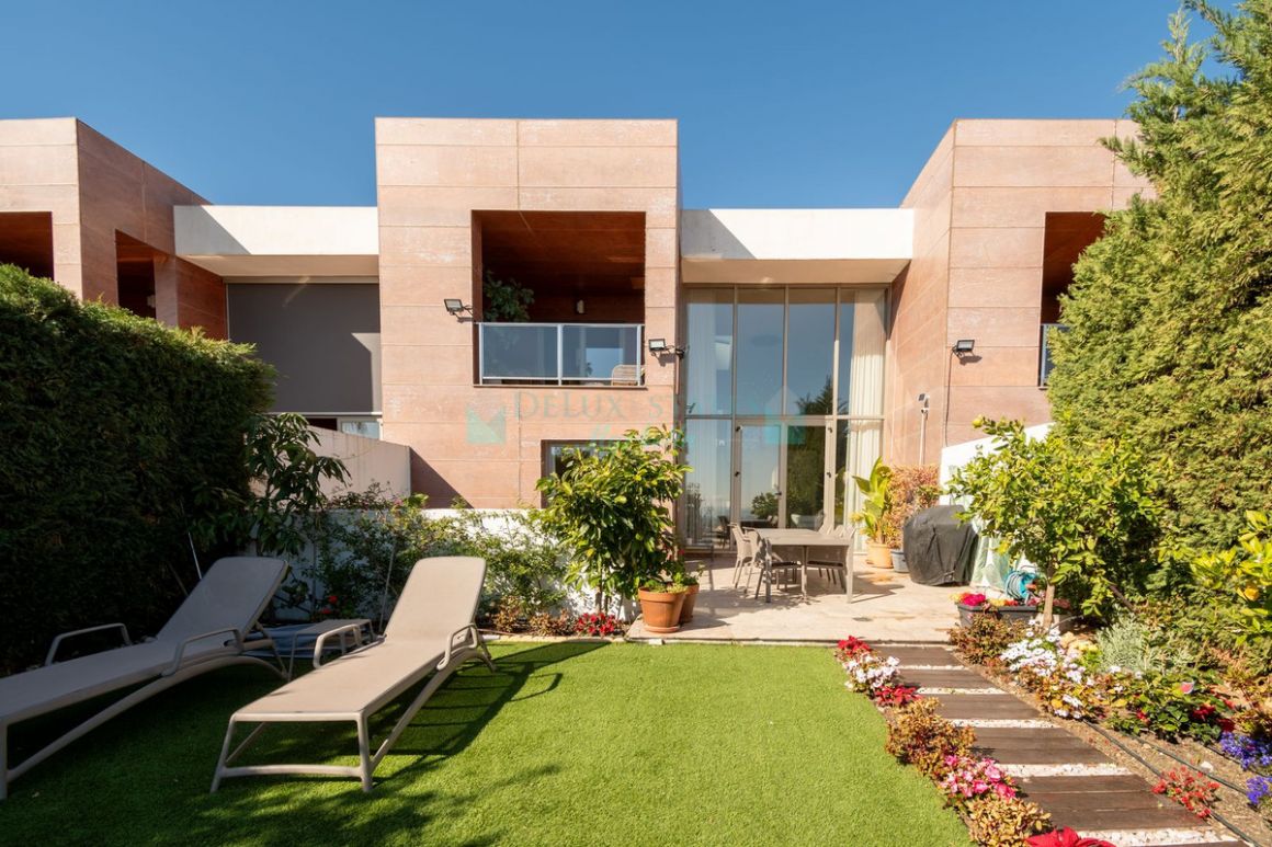 Semi Detached Villa for sale in Benahavis