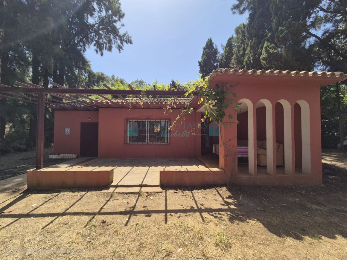 Finca for sale in Estepona