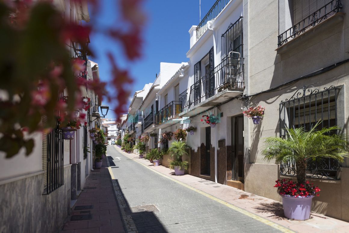 Town House for sale in Estepona