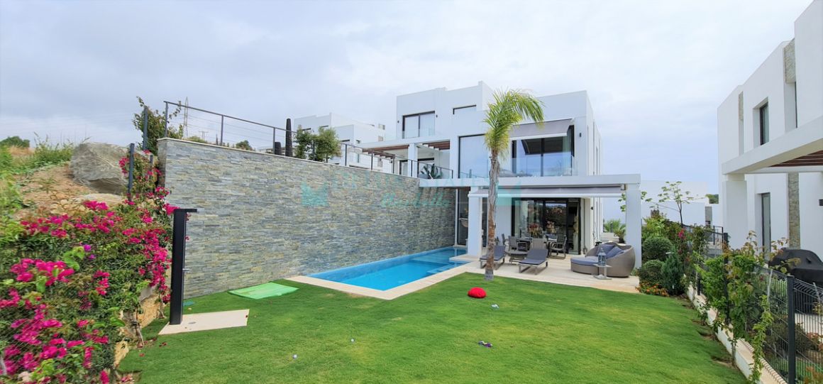 Semi Detached Villa for sale in Cabopino, Marbella East