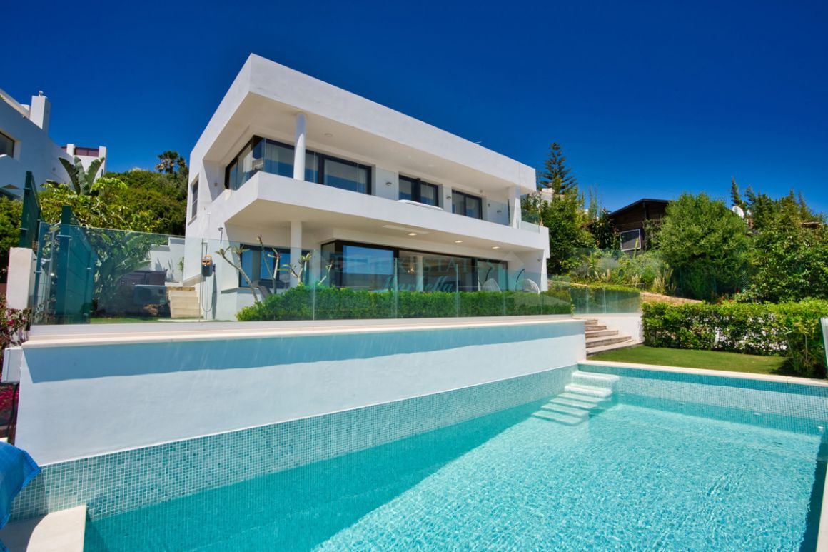 Villa for rent in Estepona