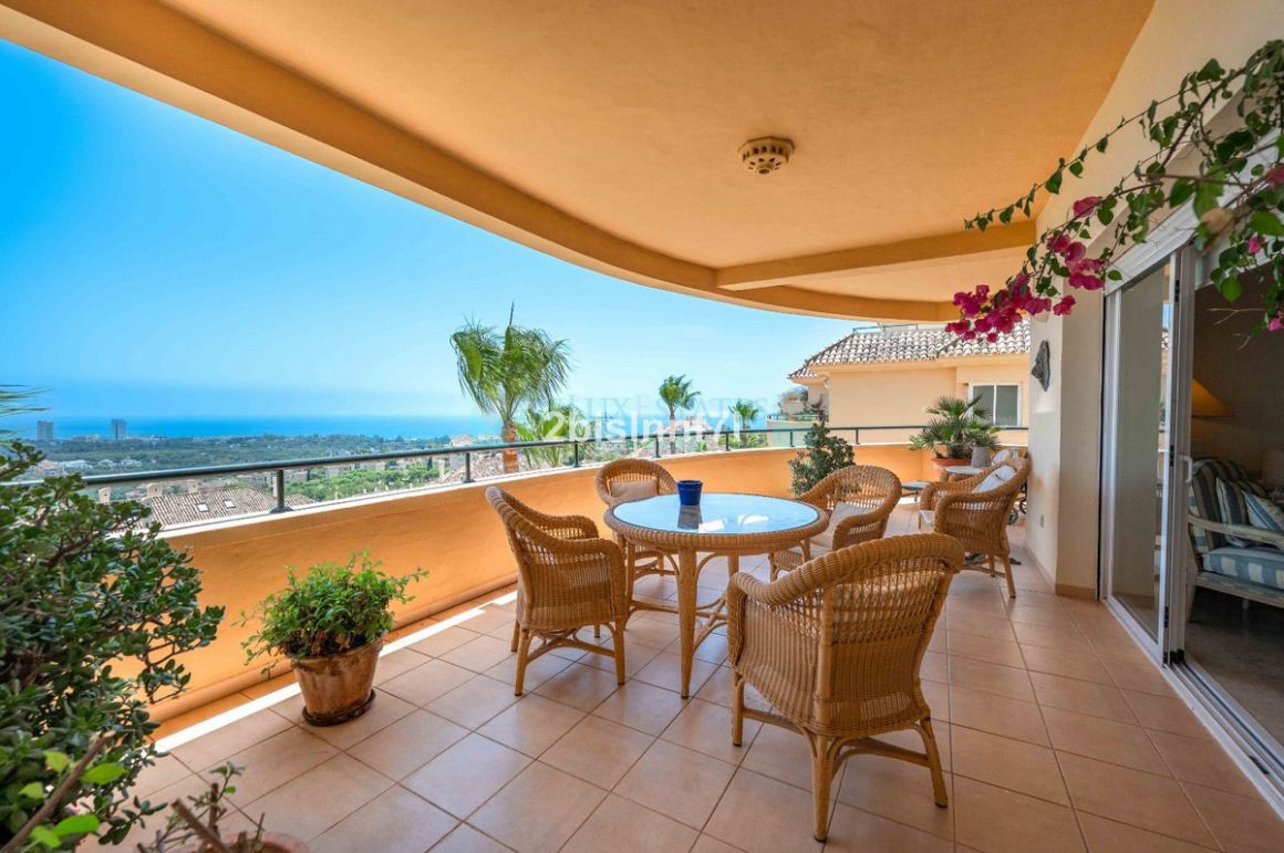 Apartment for sale in Elviria, Marbella East