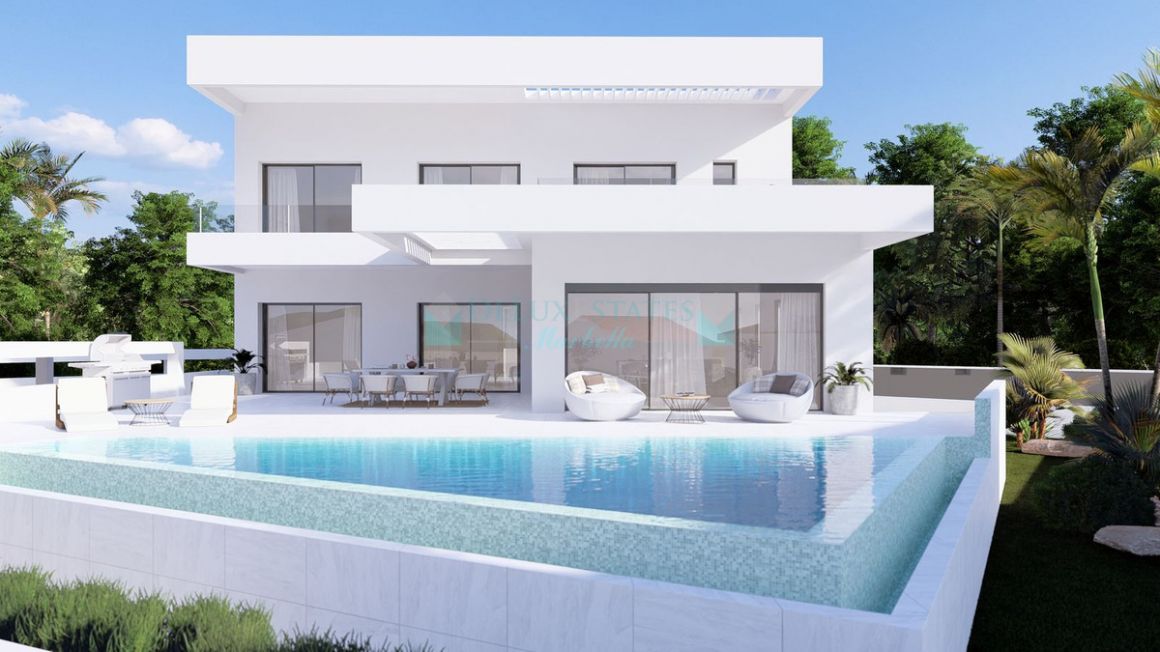 Villa for sale in Estepona