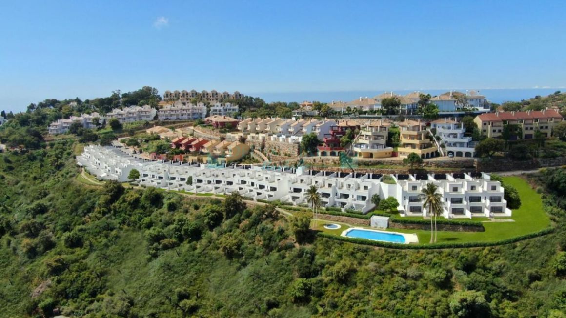 Town House for sale in La Mairena, Marbella East