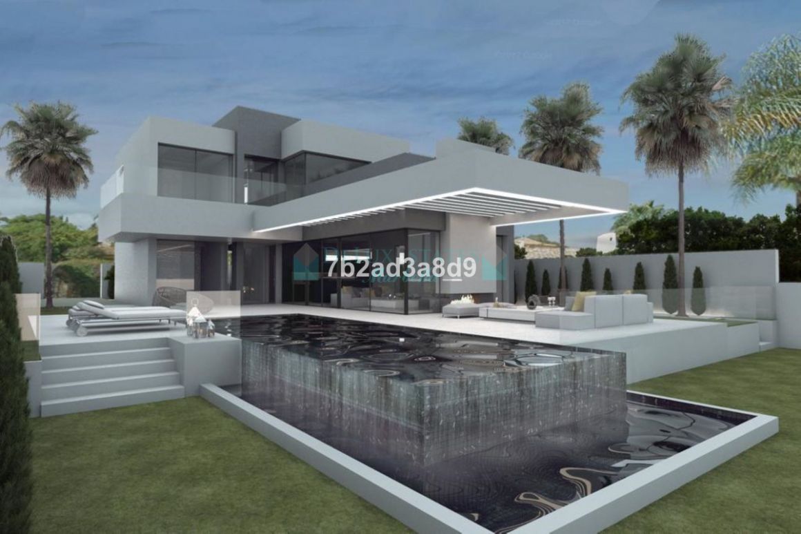 Villa for sale in Atalaya, Estepona