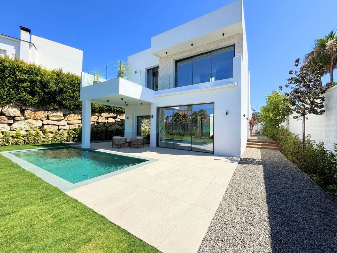 Villa for sale in Estepona