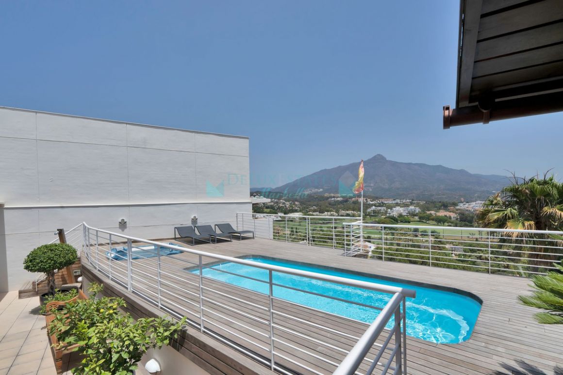 Penthouse for sale in Nueva Andalucia