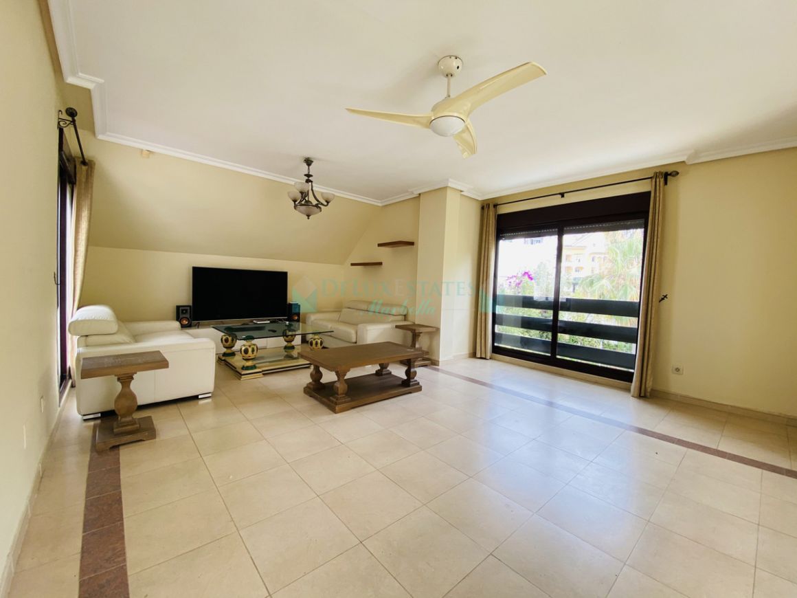 Penthouse for sale in Nueva Andalucia