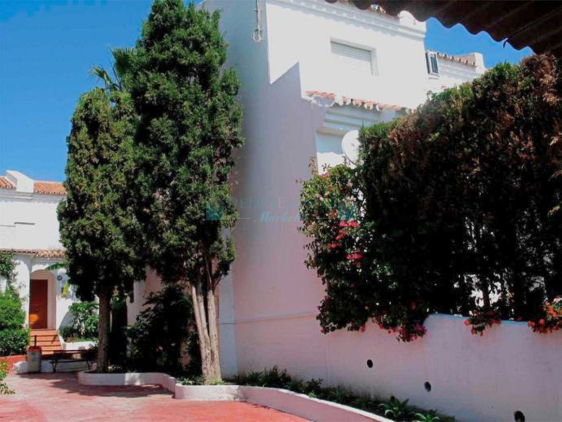 Town House for sale in Estepona