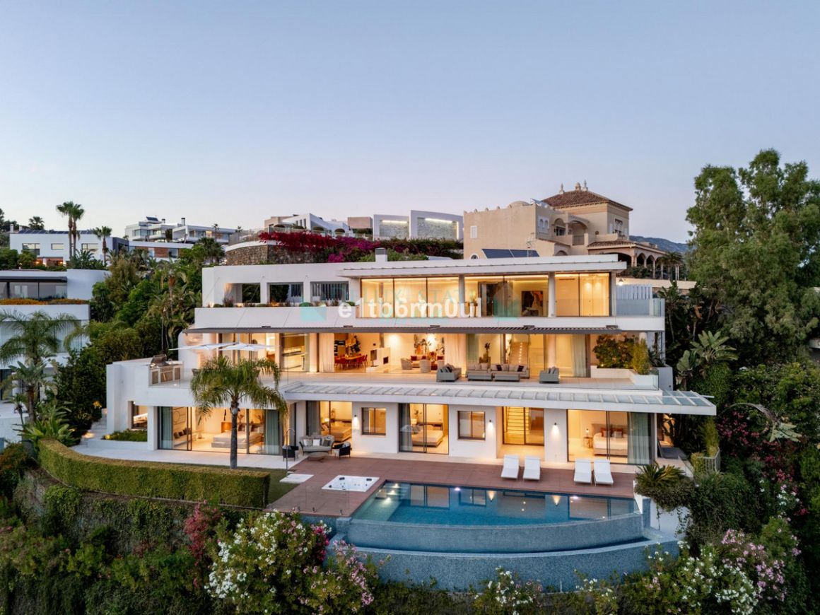Villa for sale in La Quinta, Benahavis