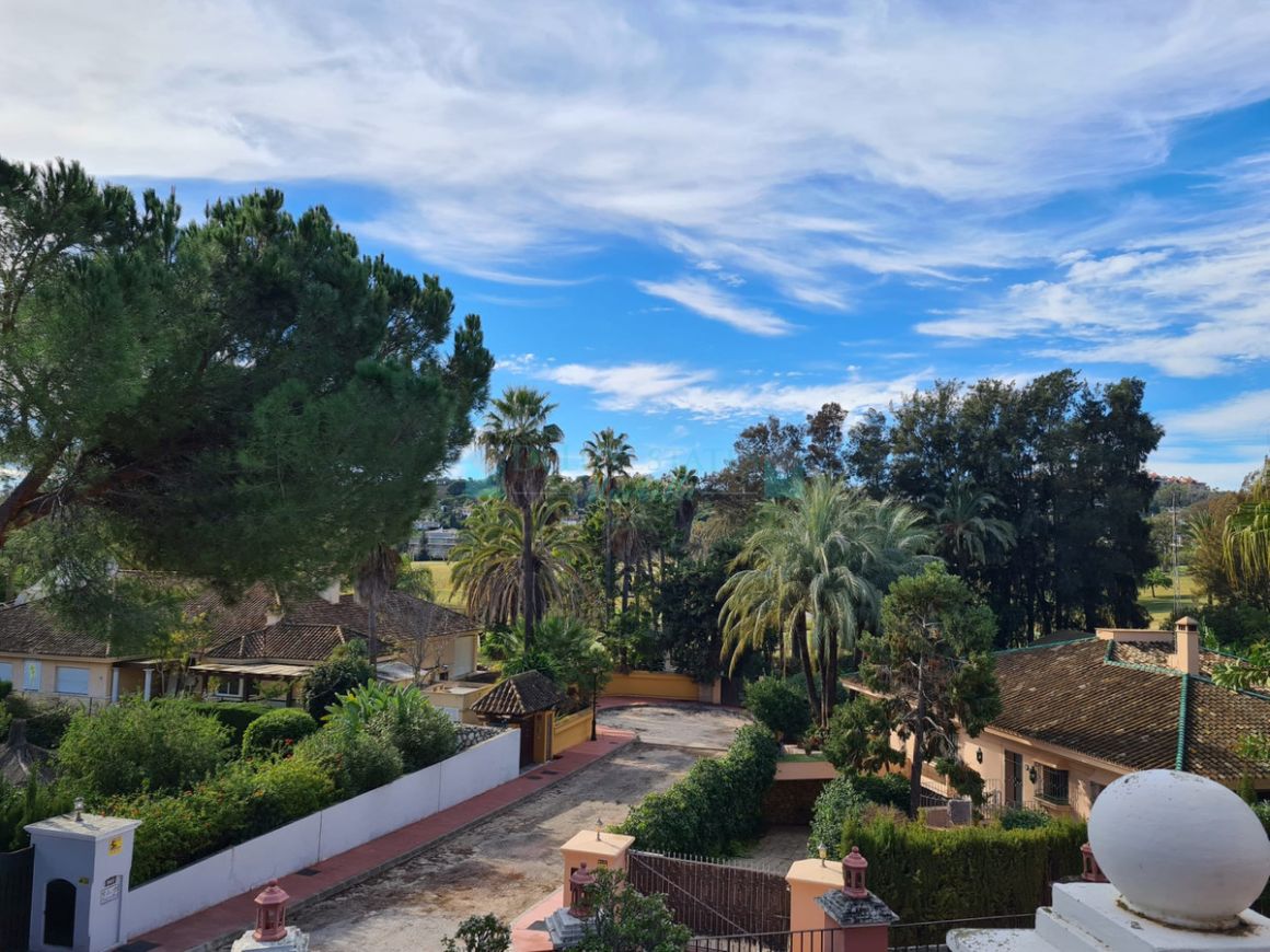 Villa for sale in Las Brisas, Nueva Andalucia