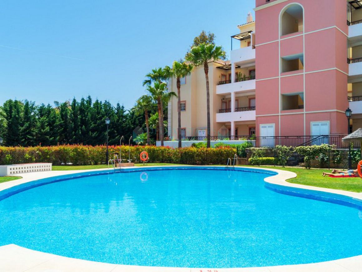 Apartment for sale in Las Brisas, Nueva Andalucia