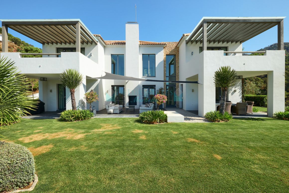 Villa for sale in Benahavis