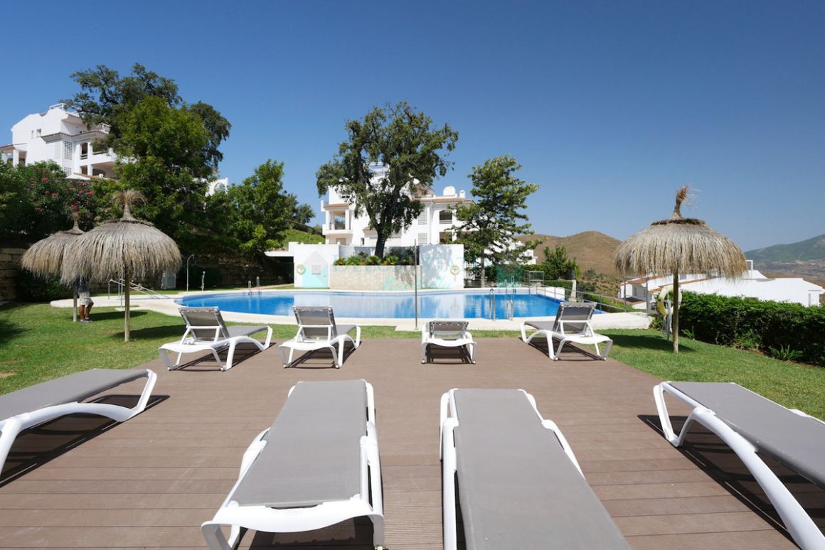 Ground Floor Apartment for sale in La Mairena, Marbella East