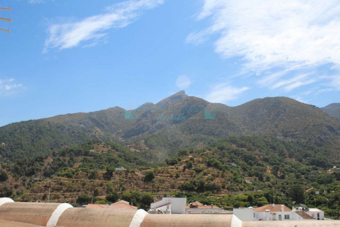 Town House for sale in Istan