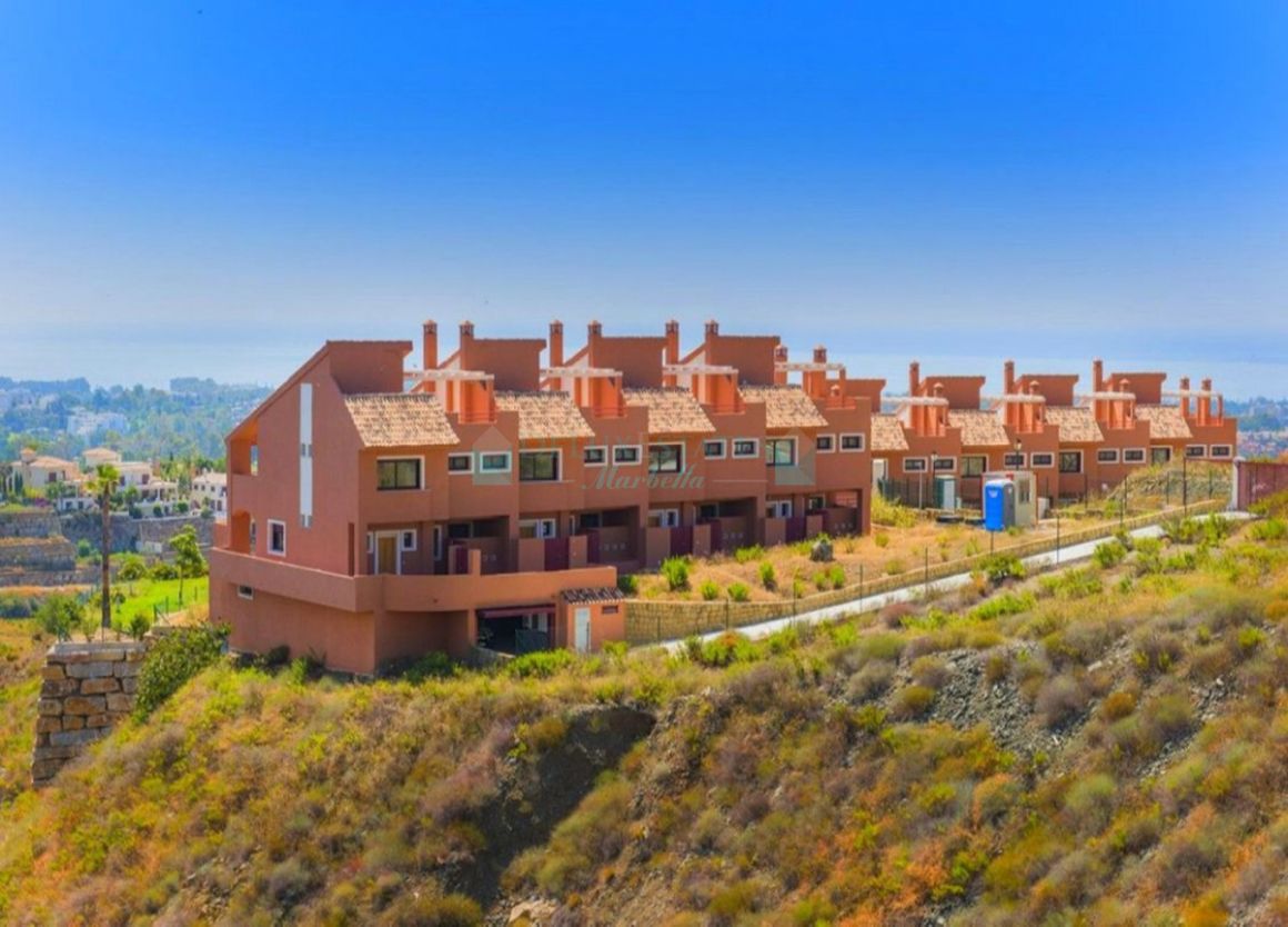 Town House for rent in Benahavis