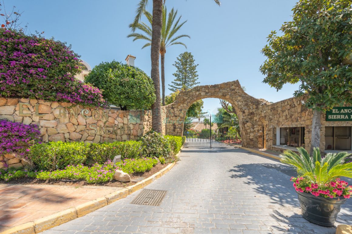 Ground Floor Apartment for sale in Marbella Golden Mile