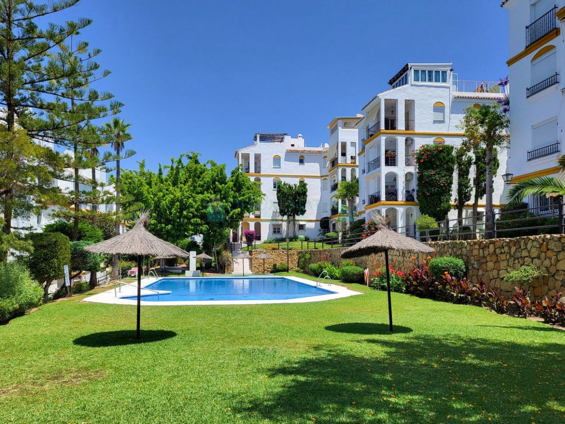 Penthouse for sale in El Paraiso, Estepona