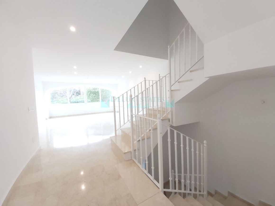 Town House for sale in Aloha, Nueva Andalucia