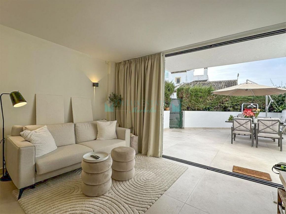 Apartamento Planta Baja en venta en  Costabella, Marbella Este