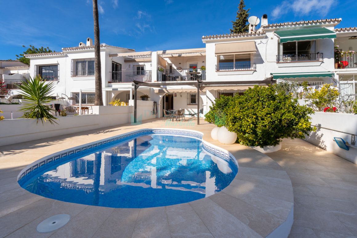 Town House for sale in Istan