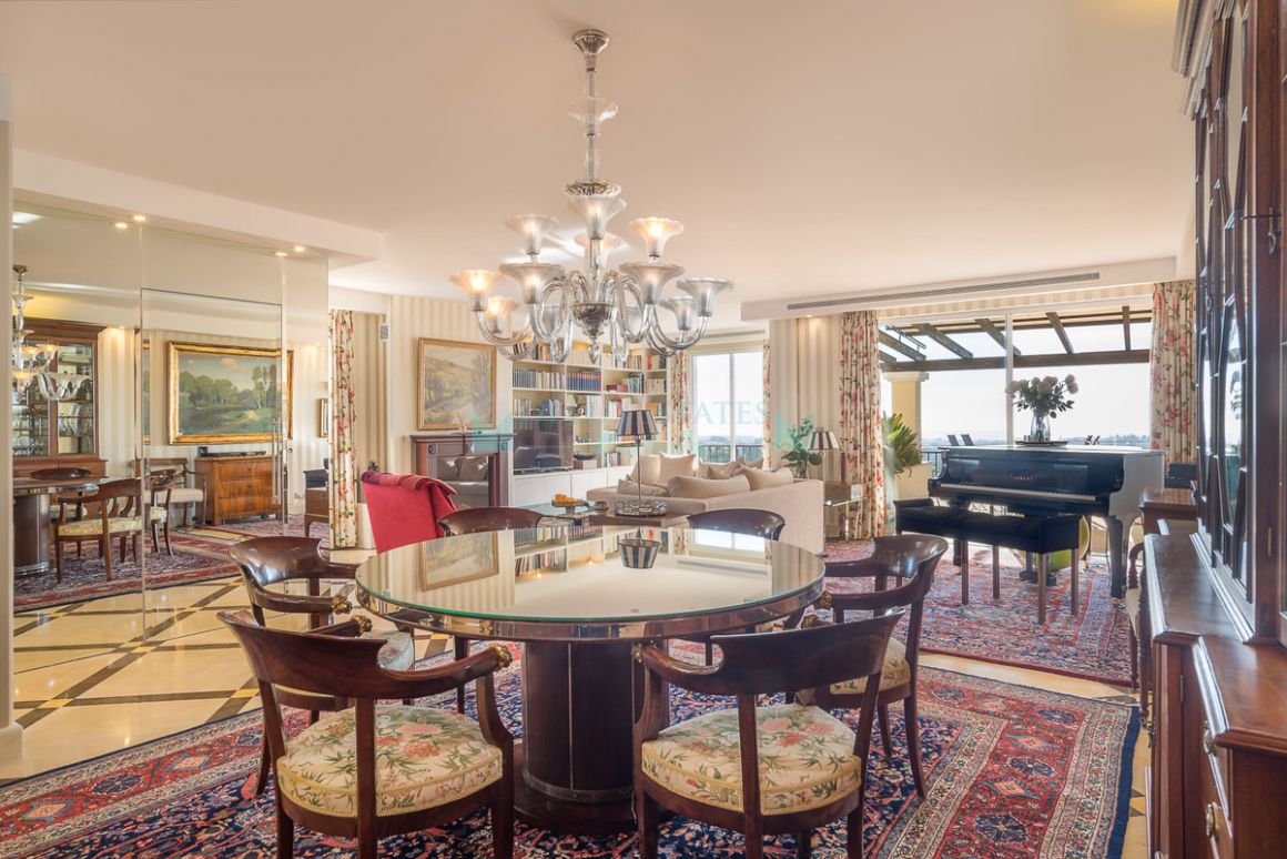 Penthouse for sale in Benahavis