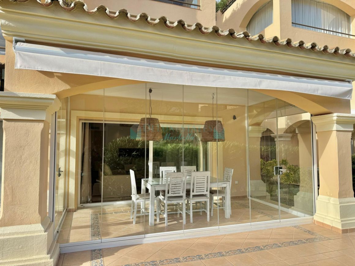 Apartamento Planta Baja en venta en  Elviria, Marbella Este