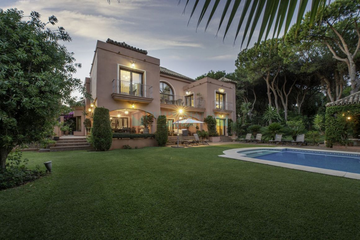 Villa for sale in Hacienda las Chapas, Marbella East