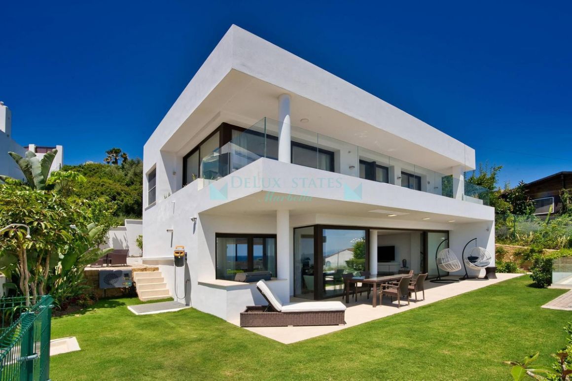 Villa for sale in Estepona