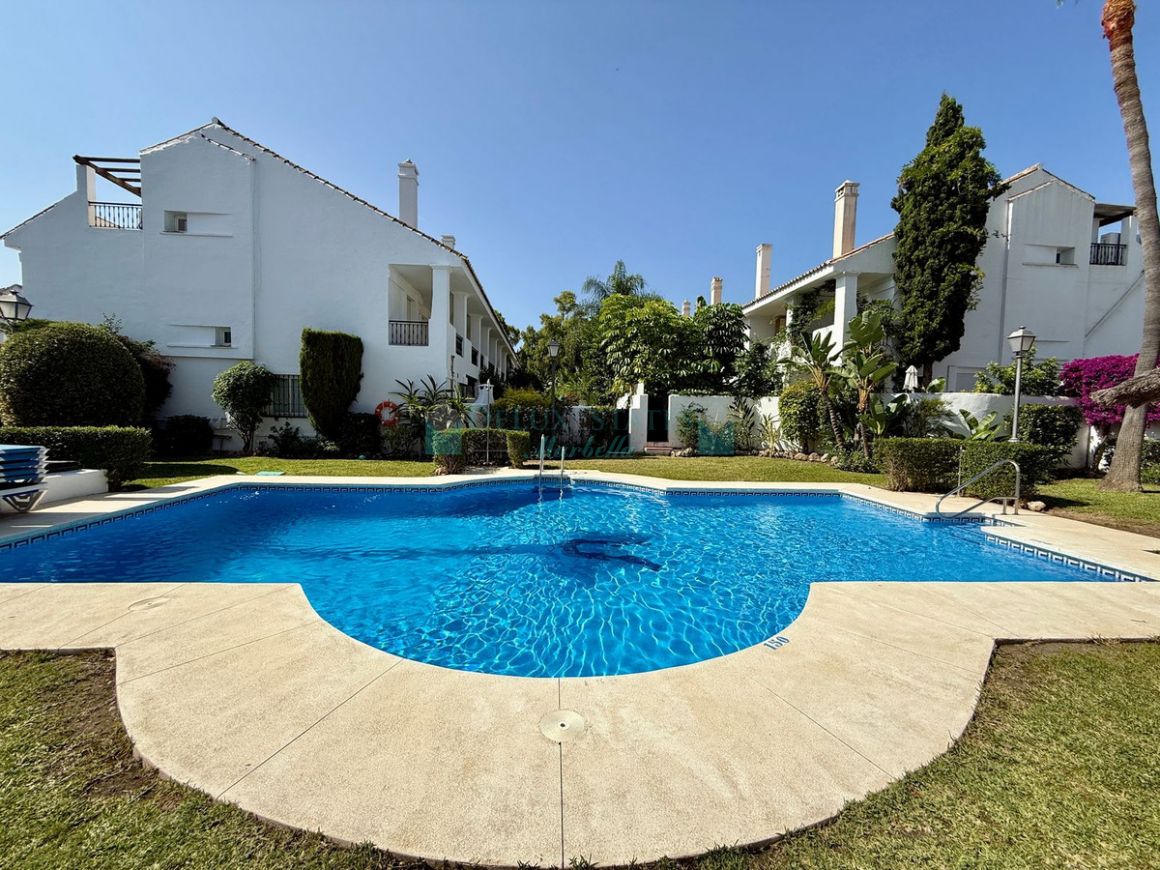 Town House for sale in Nueva Andalucia