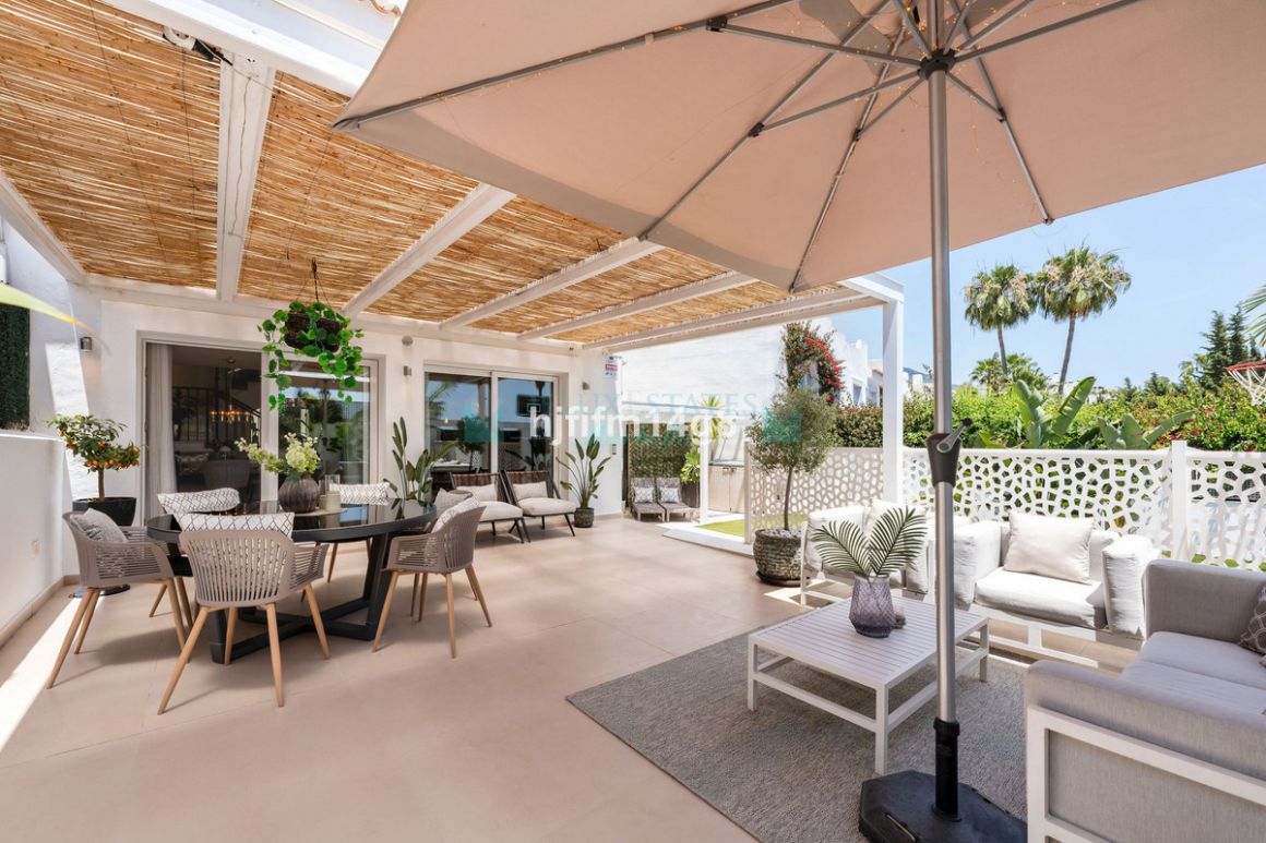 Town House for sale in Nueva Andalucia
